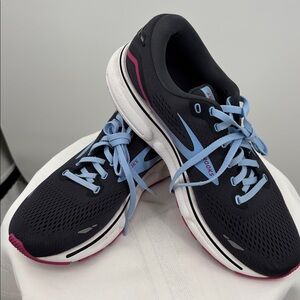 Brooks Women's Ghost 15 Size 9